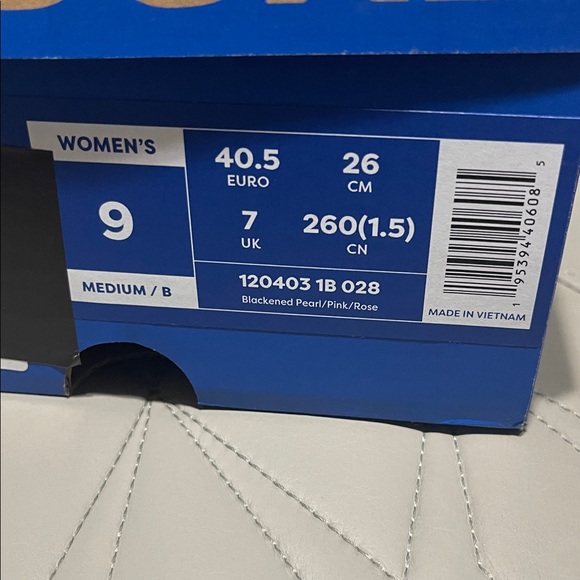 Brooks Women's Anthem 6 Sneakers - Black and Pink - Picture 2 of 8